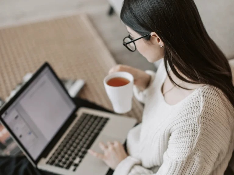 Woman on a laptop drinking tea
